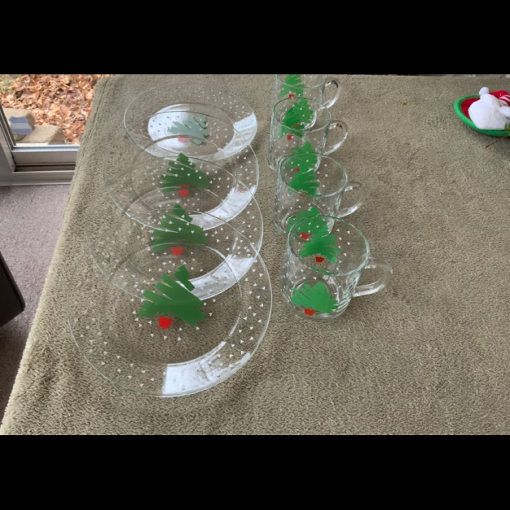 Holiday Tree Dinnerware Set
